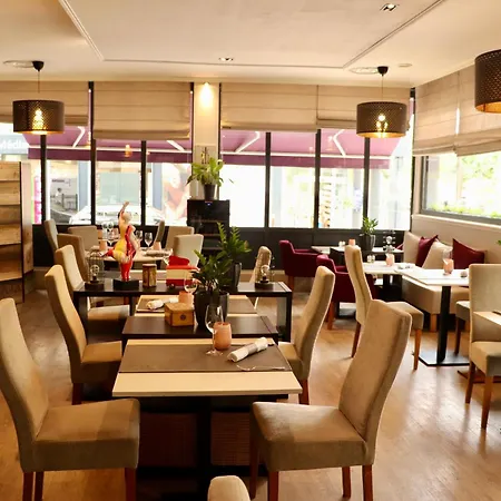 Logis Hotel-restaurant La Coupe D'or Отель 3*