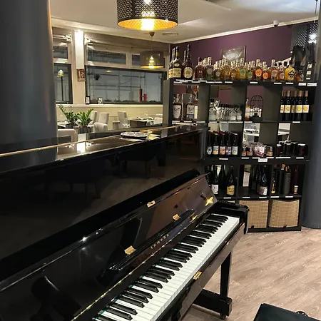 Logis Hotel-restaurant La Coupe D'or Отель