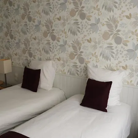 Отель Logis Hotel-restaurant La Coupe D'or Лизьё