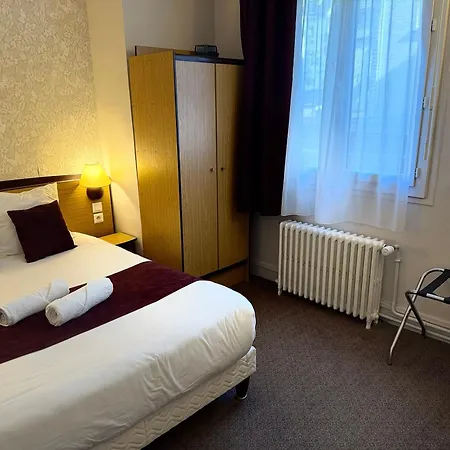 Отель Logis Hotel-restaurant La Coupe D'or Лизьё