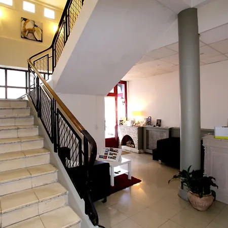 Отель Logis Hotel-restaurant La Coupe D'or