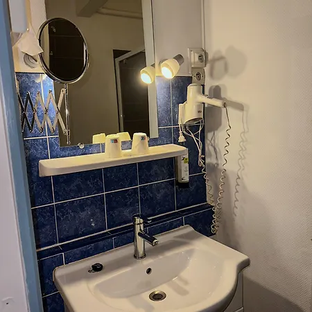 Отель Logis Hotel-restaurant La Coupe D'or