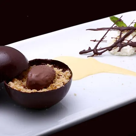 Logis Hotel-restaurant La Coupe D'or Hotel