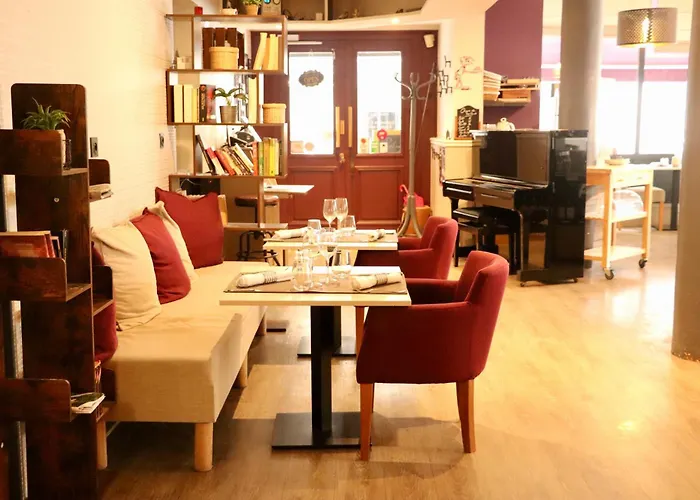 Logis Hotel-restaurant La Coupe D'or Hotel Lisieux