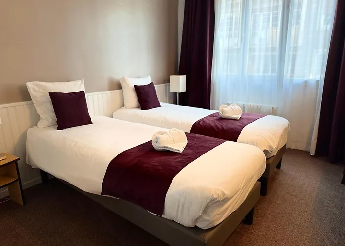 Hotell Logis Hotel-restaurant La Coupe D'or 3*