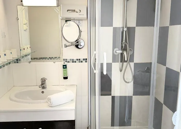 Hotell Logis Hotel-restaurant La Coupe D'or