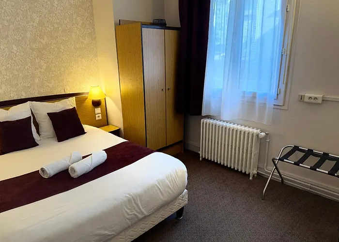 Hotel Logis Hotel-restaurant La Coupe D'or Lisieux