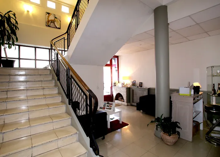 Hotell Logis Hotel-restaurant La Coupe D'or