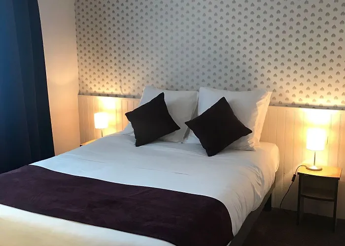 Hotell Logis Hotel-restaurant La Coupe D'or 3*