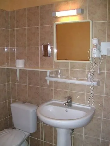 Hotell Logis Hotel-restaurant La Coupe D'or Lisieux