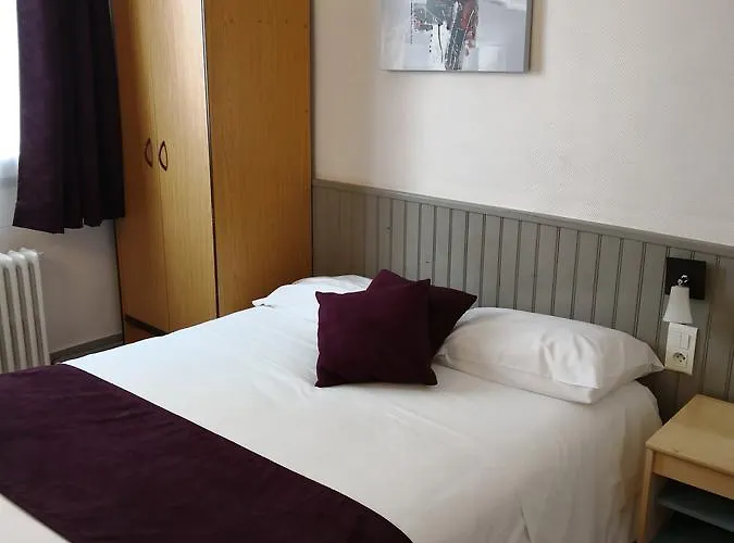 Logis Hotel-restaurant La Coupe D'or Hotell Lisieux